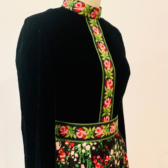 70s RK ORIGINALS true vintage BLACK velvet floral MAXI DRESS belt MEDIUM roses - Picture 2 of 12
